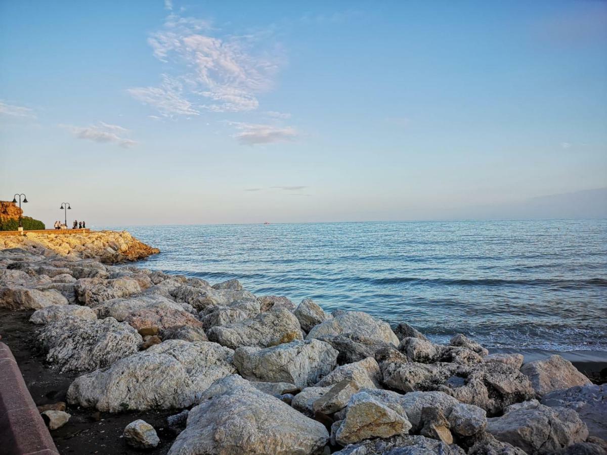Appartamento Torre De La Roca Industrial69 Torremolinos Esterno foto